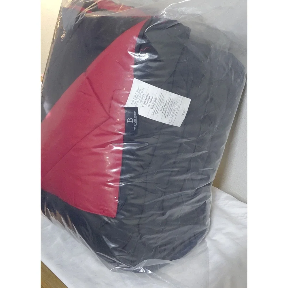 Basic Beyond Full/Queen Reversible Comforter Black Red 88x92 New